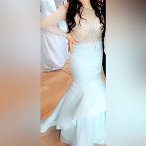 Elegant Baby Blue Mermaid Dress 🦋